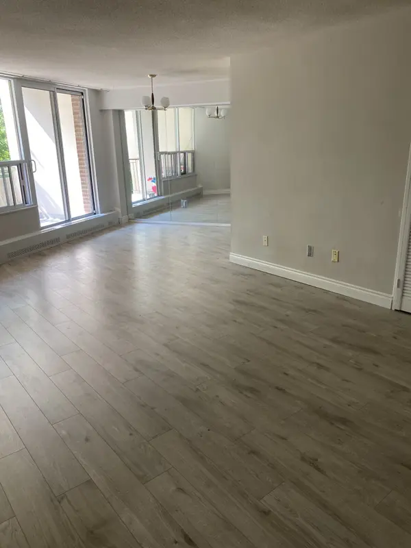 60 Pavane Link WAY #R2-2, Toronto C11, ON M3C 1A1