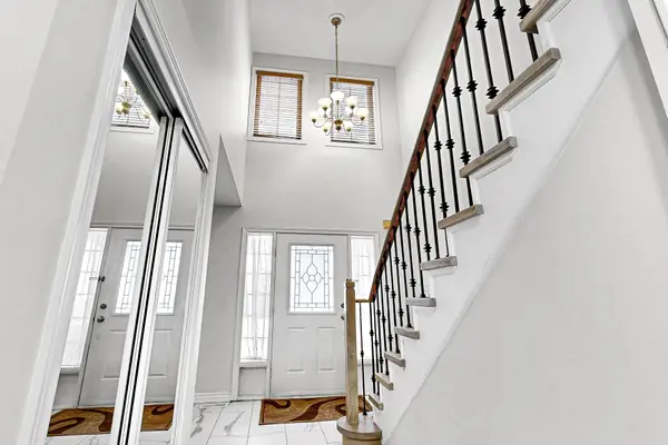 38 Rosanna CRES, Vaughan, ON L6A 2T3