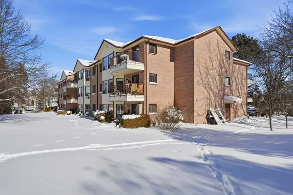 111 Grew BLVD #301, Georgina, ON L0E 1L0