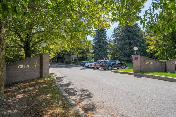 111 Grew BLVD #301, Georgina, ON L0E 1L0