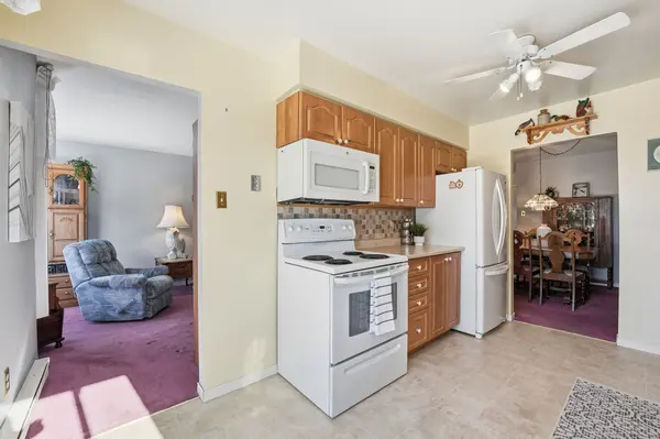 111 Grew BLVD #301, Georgina, ON L0E 1L0