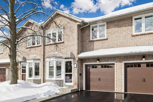 35 Anderson PL, Aurora, ON L4G 6G4