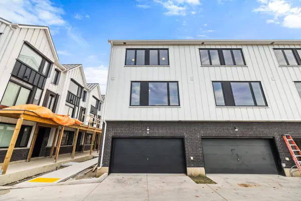 6 Rainwater LN, Barrie, ON L4N 9J6