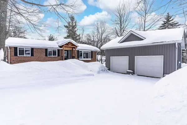 1127 Sunnidale RD,  Springwater,  ON L9X 0R9