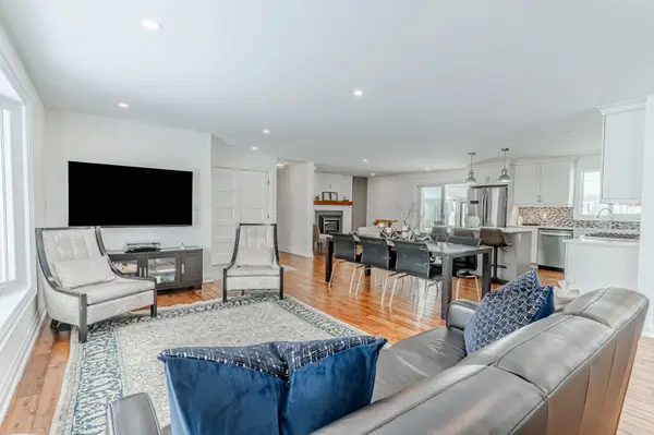 1127 Sunnidale RD, Springwater, ON L9X 0R9