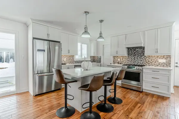 1127 Sunnidale RD, Springwater, ON L9X 0R9