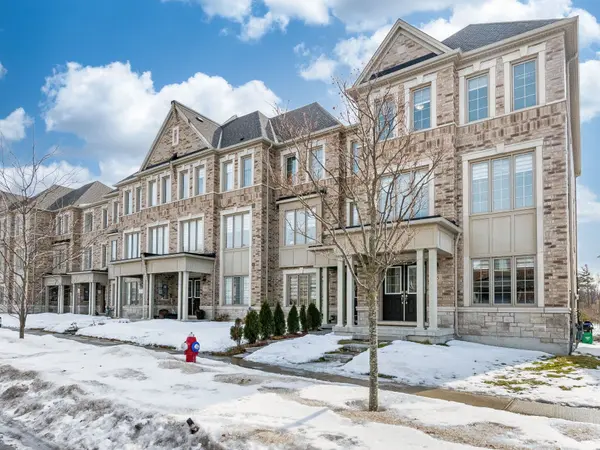 15 Temple Manor RD, Brampton, ON L6Y 6C4