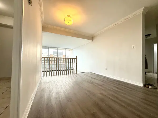 25 Four Winds DR #906, Toronto W05, ON M3J 1K8