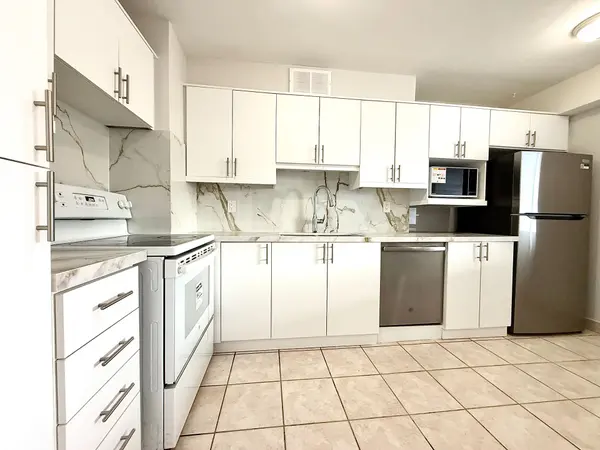 25 Four Winds DR #906, Toronto W05, ON M3J 1K8