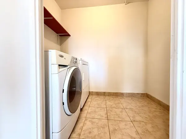 25 Four Winds DR #906, Toronto W05, ON M3J 1K8