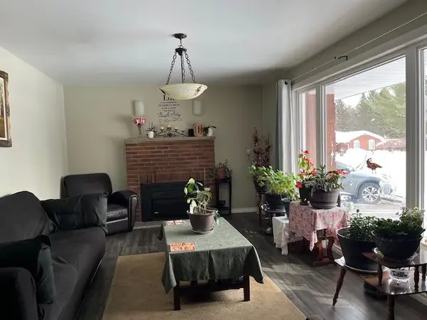 10 Robertson CT, Sundridge, ON P0A 1Z0