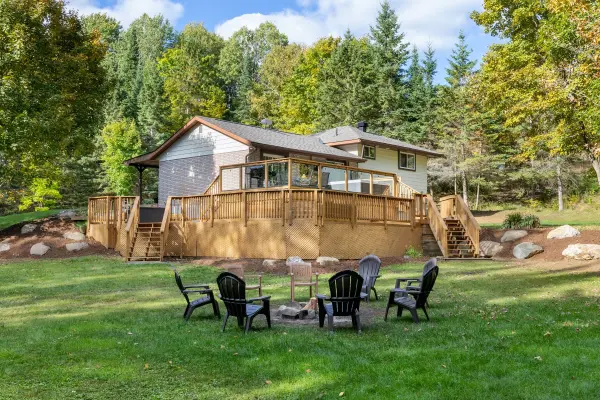 89 Stewart RD, Bancroft, ON K0L 2L0