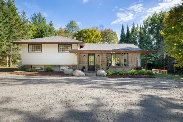 89 Stewart RD, Bancroft, ON K0L 2L0