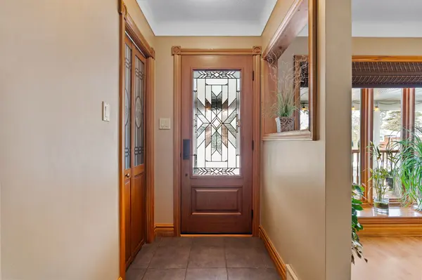 12 Aquadale DR, St. Catharines, ON L2N 3R6