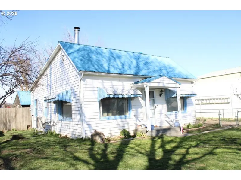 212 CONCORD ST, Helix, OR 97835