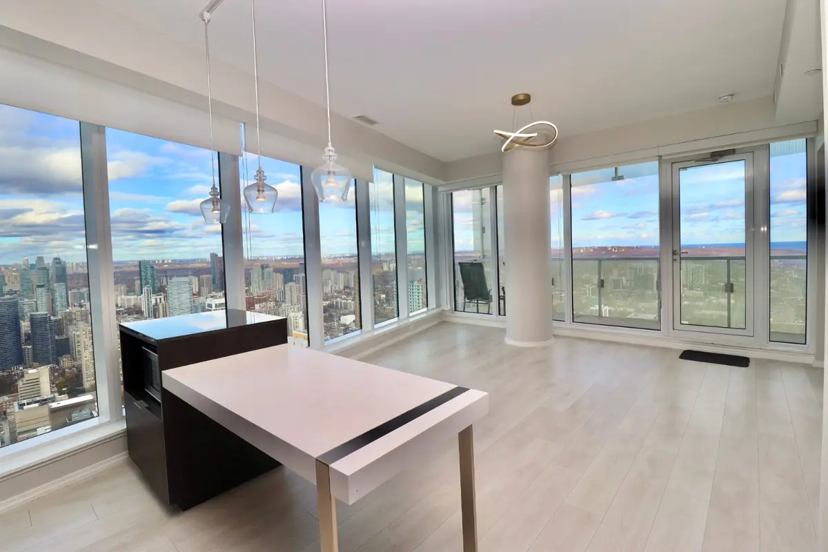 197 Yonge ST #5902, Toronto C08, ON M5B 1M4