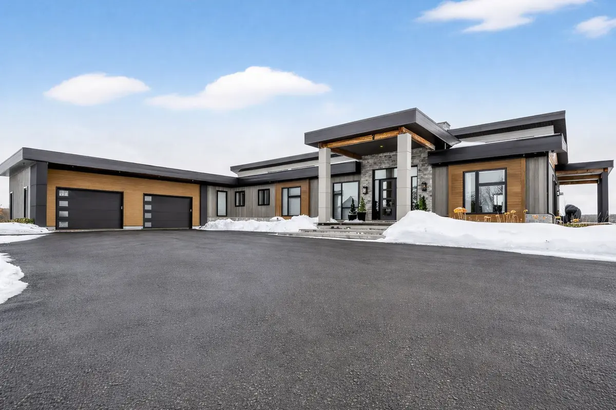 807 Ganton RD, Uxbridge, ON L9P 1R3