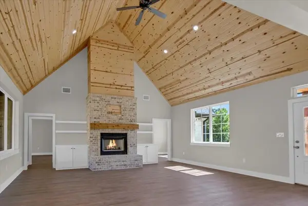 1001 Mallard Drive, Lindale, TX 75771