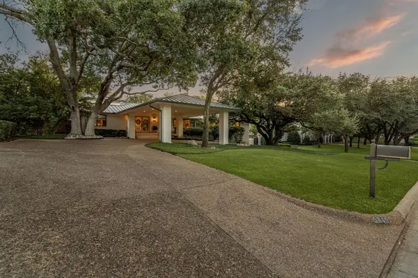 5849 Merrymount Road, Westover Hills, TX 76107