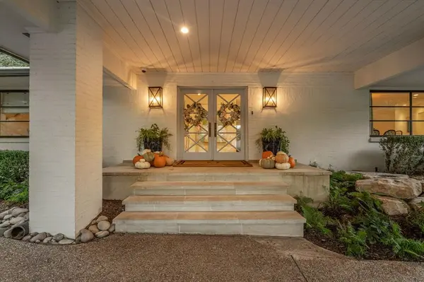 5849 Merrymount Road, Westover Hills, TX 76107