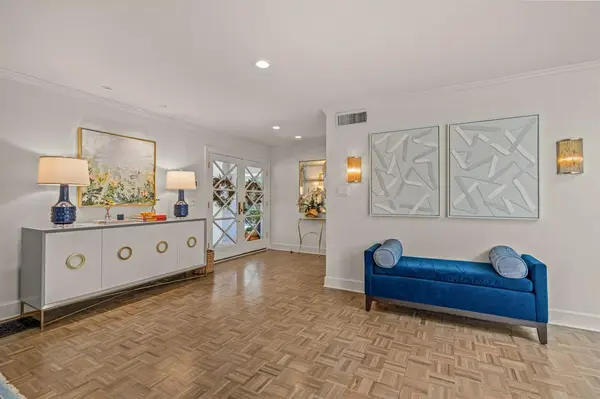 5849 Merrymount Road, Westover Hills, TX 76107