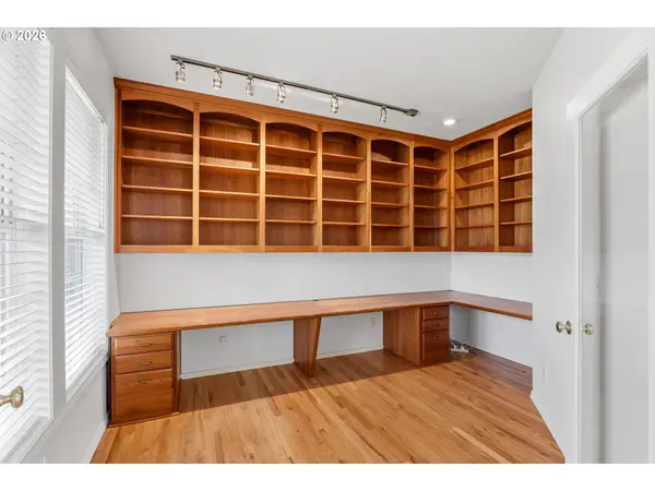 331 NE HILLWOOD DR, Hillsboro, OR 97124