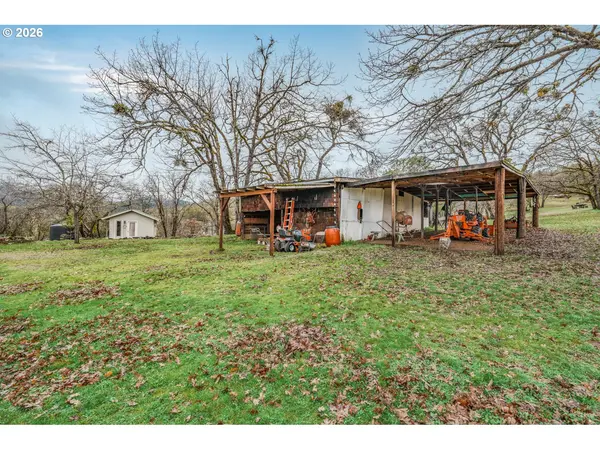 5655 TAMARACK LN, Central Point, OR 97502