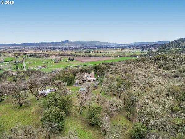 5655 TAMARACK LN, Central Point, OR 97502