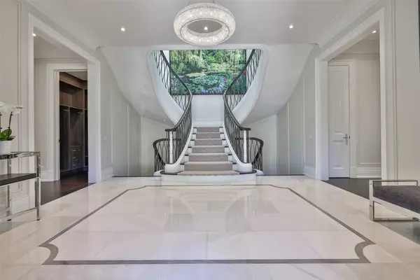 157 Forest Hill RD, Toronto C03, ON M5P 2N2