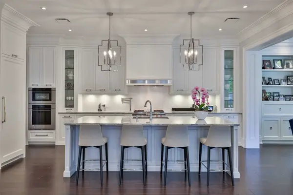 157 Forest Hill RD, Toronto C03, ON M5P 2N2