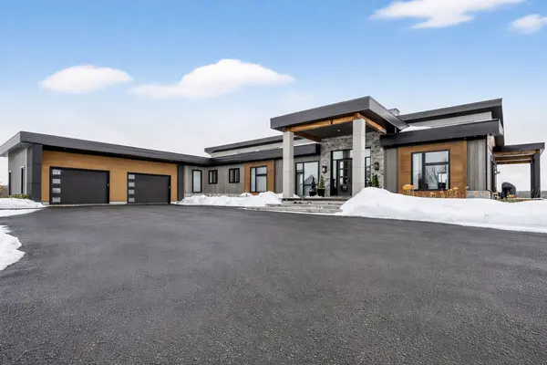 807 Ganton RD, Uxbridge, ON L9P 1R3