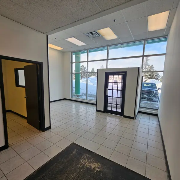 21 COMMERCE PARK DR #B2, Barrie, ON L4N 8X1