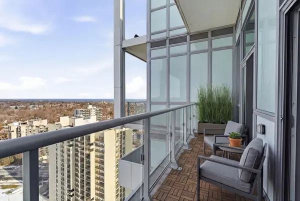 65 Speers RD #PH04, Oakville, ON L6K 0J1