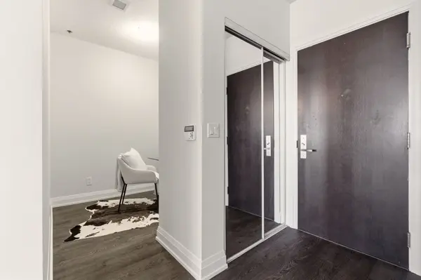 65 Speers RD #PH04, Oakville, ON L6K 0J1