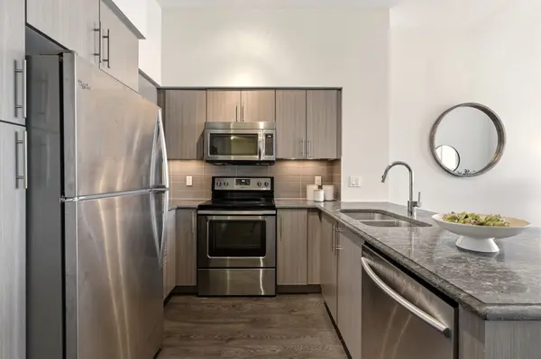 65 Speers RD #PH04, Oakville, ON L6K 0J1