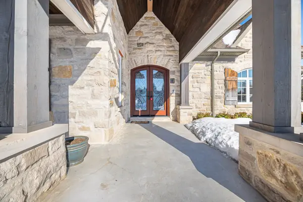 1 Edgewild DR, Caledon, ON L7E 4H7