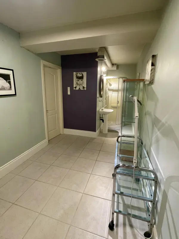 2467 Lakeshore RD W #Lower Room B, Oakville, ON L6L 1H9