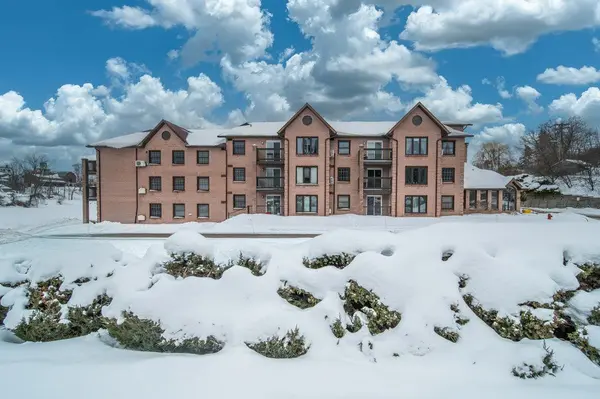 7 Centre ST S #104, Greater Napanee, ON K7R 3X3