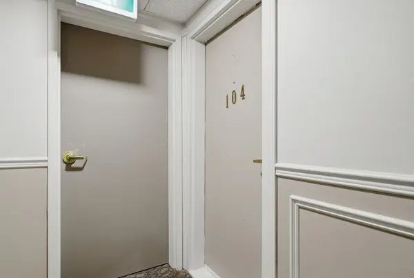 7 Centre ST S #104, Greater Napanee, ON K7R 3X3