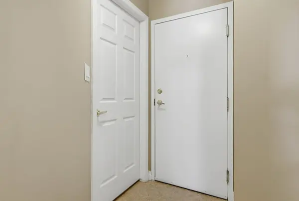 7 Centre ST S #104, Greater Napanee, ON K7R 3X3