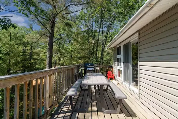 1040 OAK RD, Gravenhurst, ON P0E 1G0