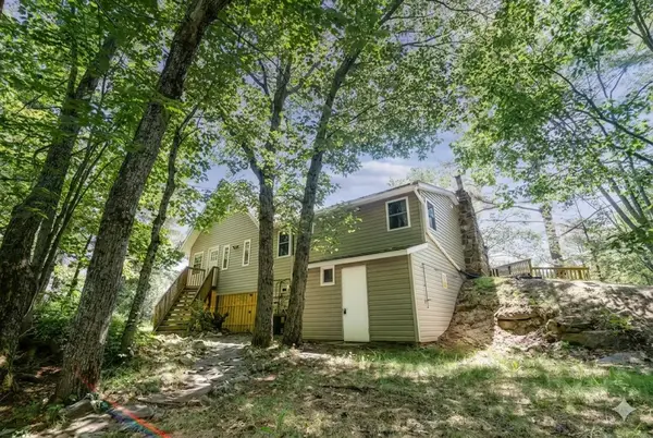 1040 OAK RD, Gravenhurst, ON P0E 1G0