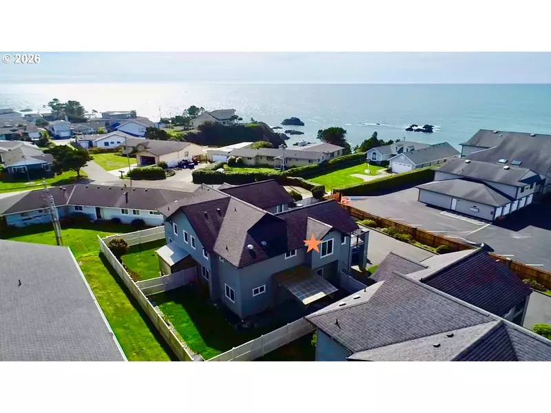 1251 MOORE ST #A, Brookings, OR 97415