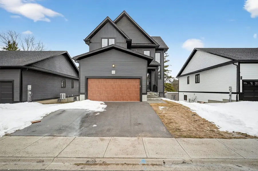 297 Whiting ST #5, Ingersoll, ON N5C 3W5