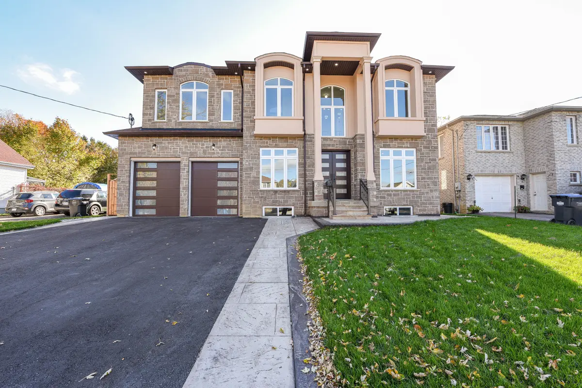 11 Hillcrest AVE, Brampton, ON L6W 1Y7