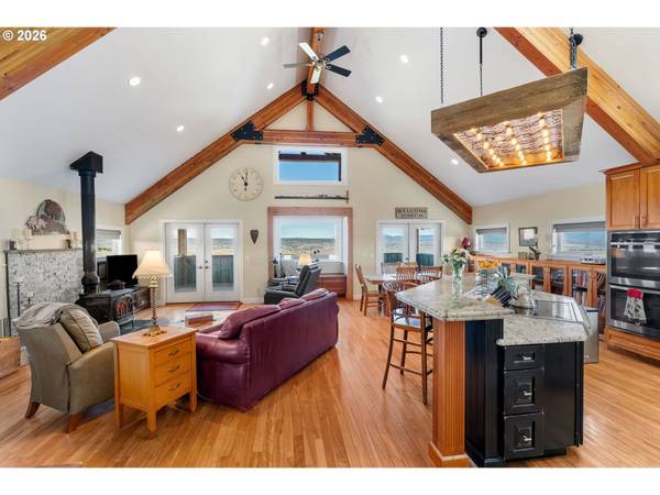 412 Schilling RD, Lyle, WA 98635