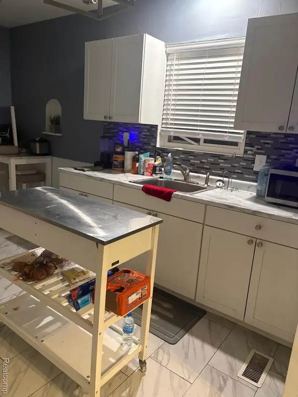 5260 Courville ST, Detroit, MI 48224