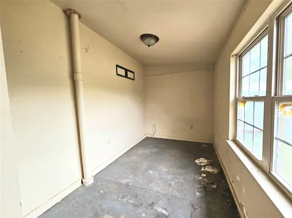 704 S 2nd Street, Bangs, TX 76823