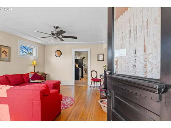 3805 SE MALL ST, Portland, OR 97202