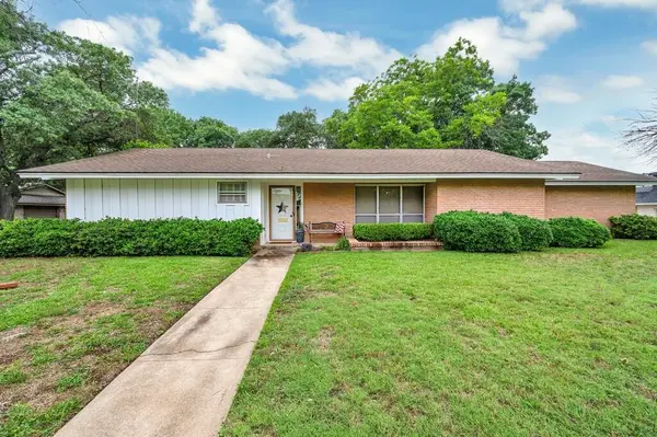 2832 Wooded Acres Drive, Waco, TX 76710